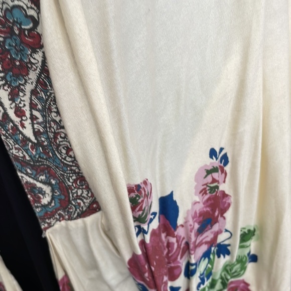 Band of Gypsies Beautiful Kimono Cream Floral - Picture 7 of 8